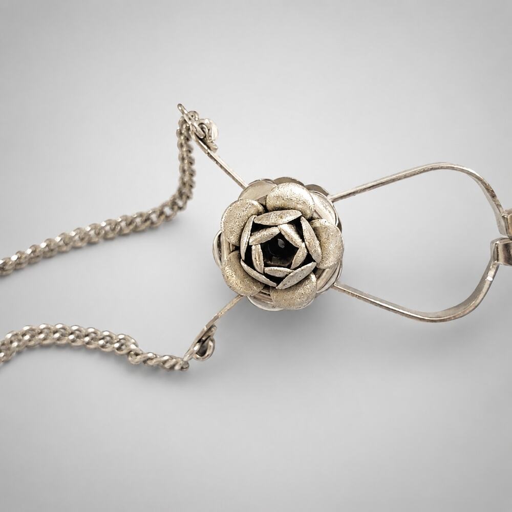 Vintage midcentury‎ glove keeper, flower rose motif, Silver tone acc-